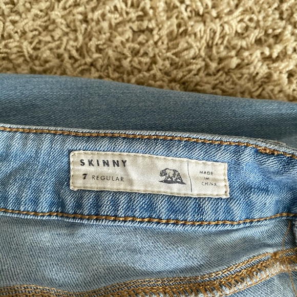 Size 7 Bullhead SkinnyJeans - Picture 3 of 3